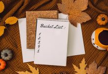 Family enjoying Thanksgiving bucket list activities together