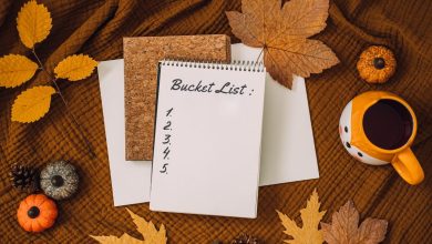 Family enjoying Thanksgiving bucket list activities together